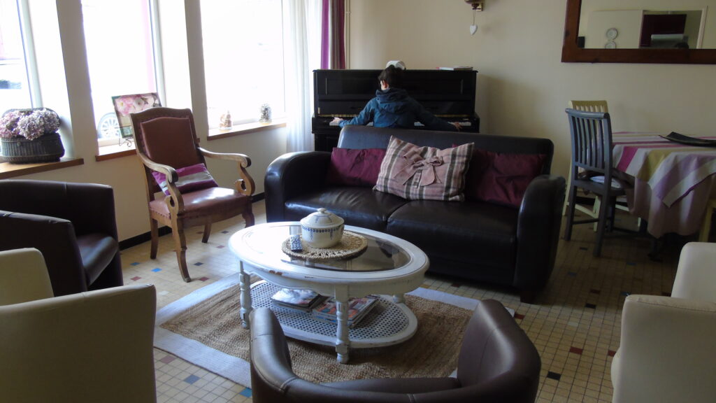 Coin salon gîte Bazelle